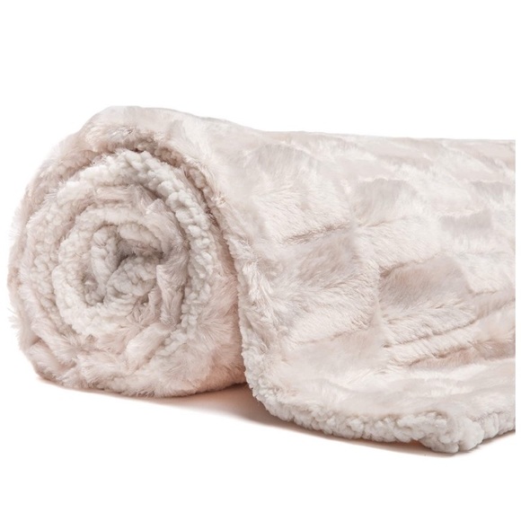 Free People Other - Ruched Faux Rabbit Fur Throw in Mauve Grey